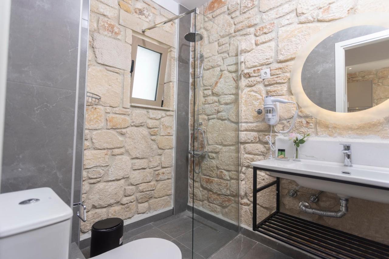 Anna Mare Luxury Apartments Афітос Екстер'єр фото