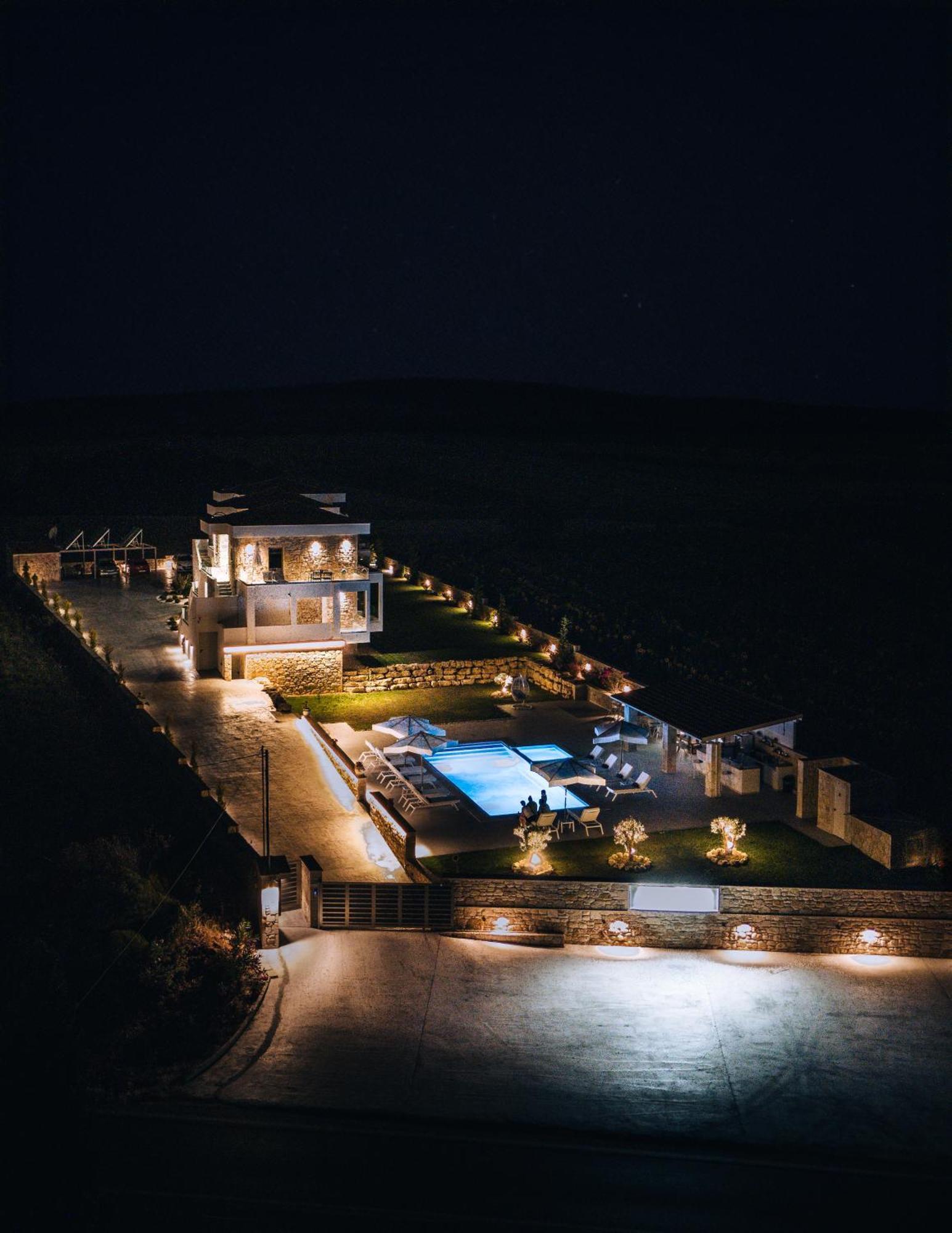 Anna Mare Luxury Apartments Афітос Екстер'єр фото